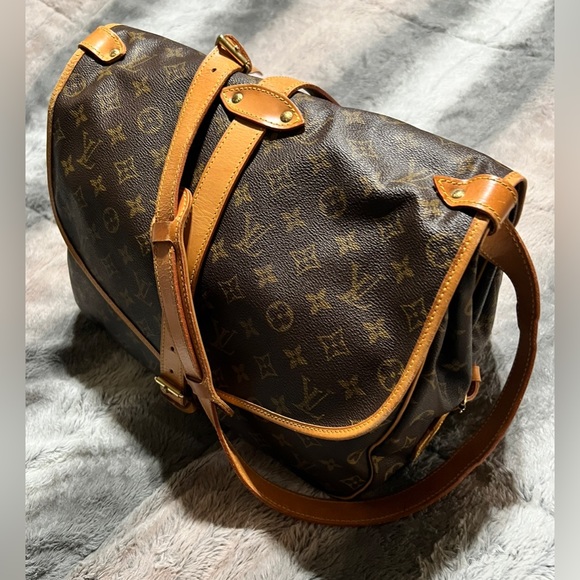 Louis Vuitton Handbags - 🔥Louis Vuitton Monogram Saumur 35(GM)Crossbody Bag